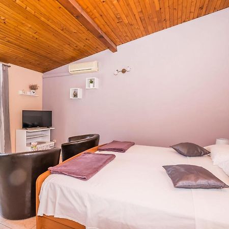 Apartments And Room Zinka Vodice Eksteriør bilde