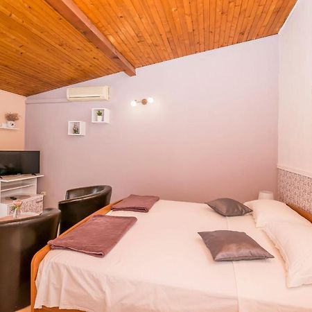 Apartments And Room Zinka Vodice Eksteriør bilde