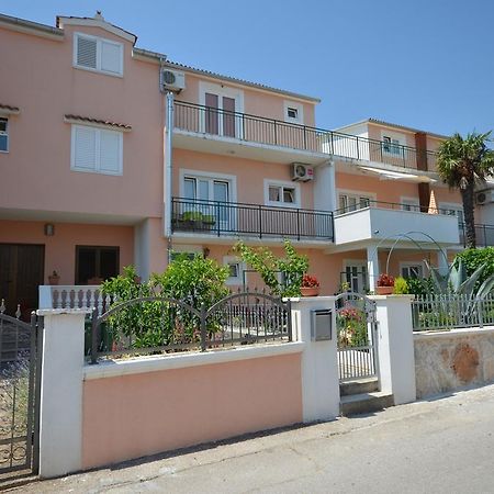 Apartments And Room Zinka Vodice Eksteriør bilde