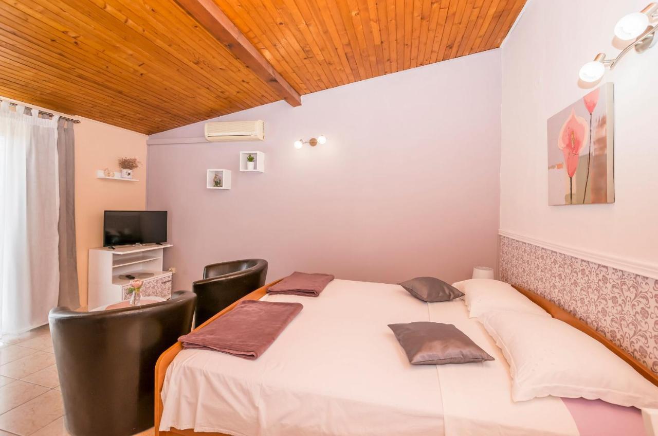 Apartments And Room Zinka Vodice Eksteriør bilde