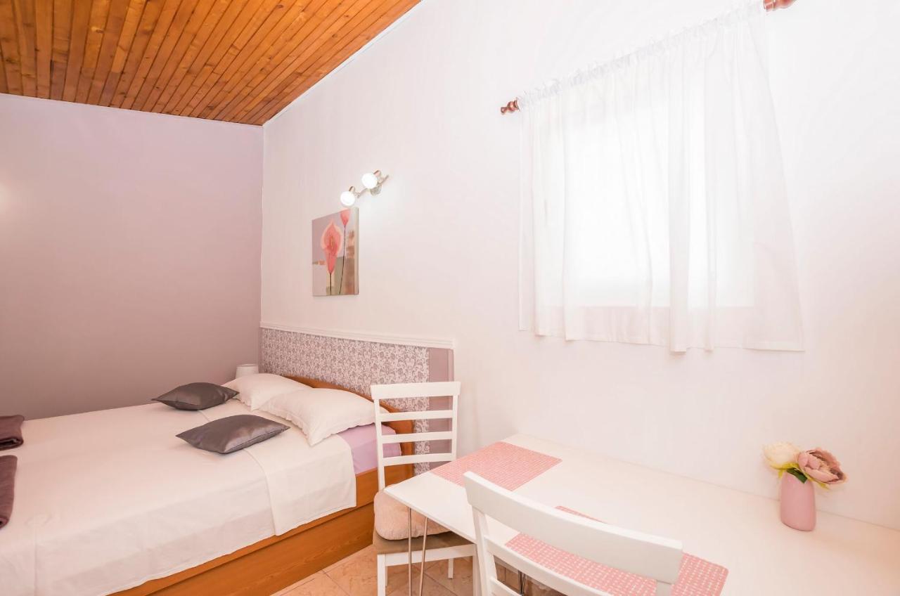 Apartments And Room Zinka Vodice Eksteriør bilde