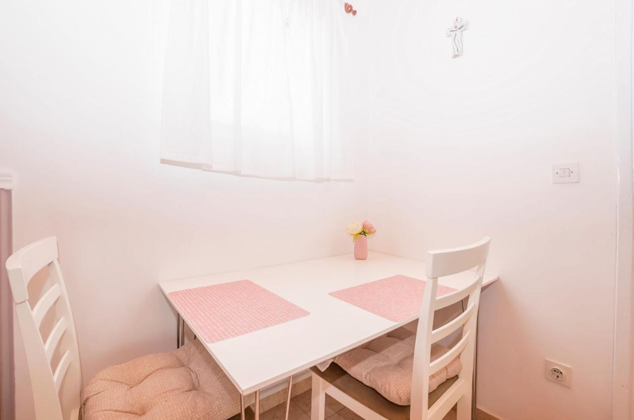 Apartments And Room Zinka Vodice Eksteriør bilde