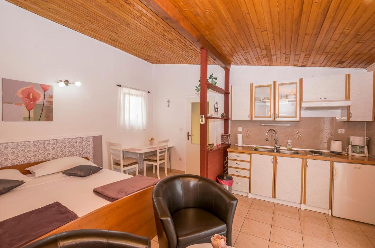 Apartments And Room Zinka Vodice Eksteriør bilde