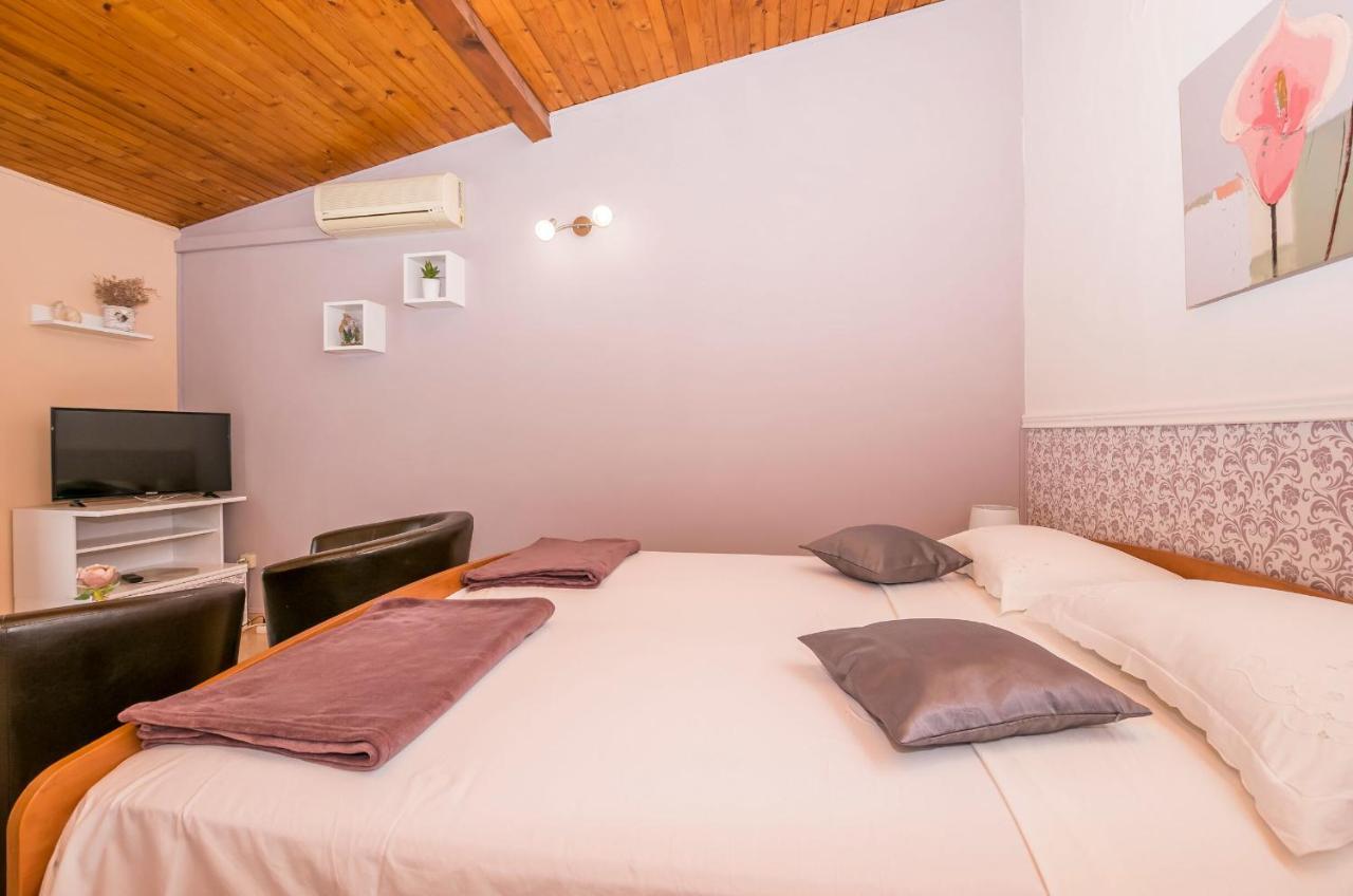 Apartments And Room Zinka Vodice Eksteriør bilde