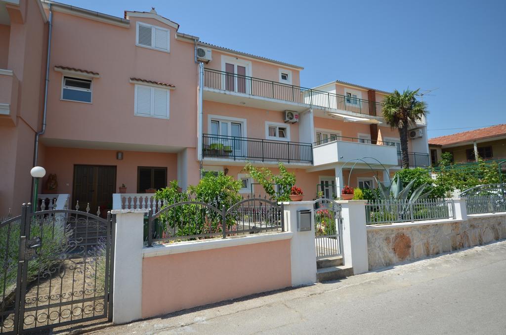Apartments And Room Zinka Vodice Eksteriør bilde