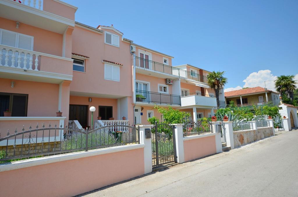Apartments And Room Zinka Vodice Eksteriør bilde