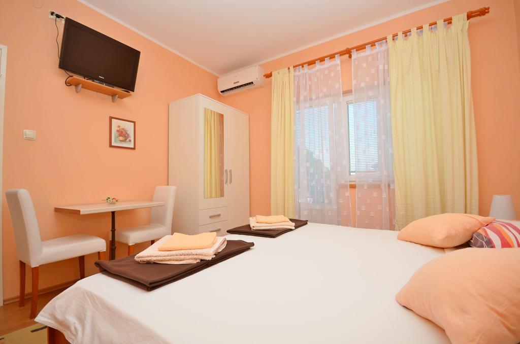 Apartments And Room Zinka Vodice Eksteriør bilde