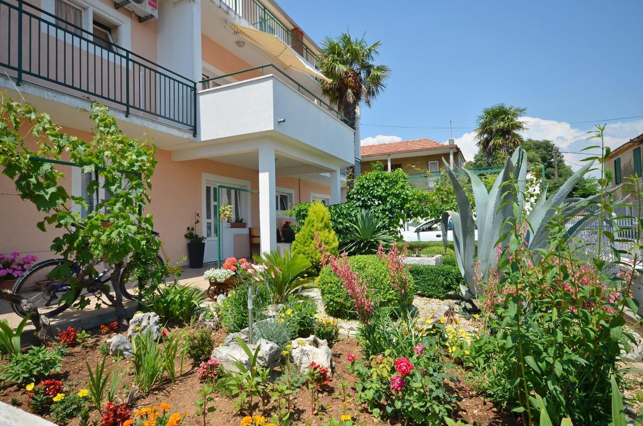 Apartments And Room Zinka Vodice Eksteriør bilde